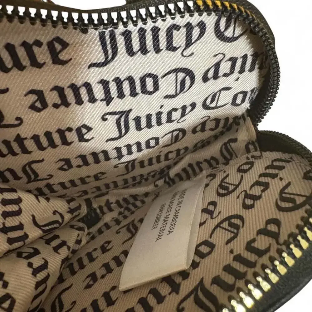 Juicy Couture Get Cozy Heart Zip Around Wristlet
